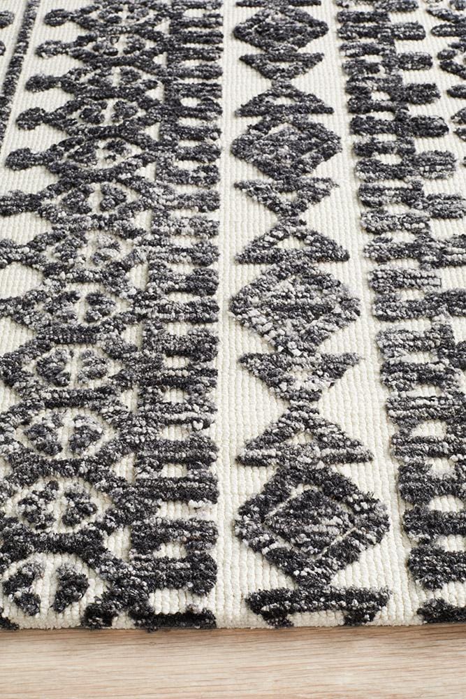 Yasmin Ivory Black Rug